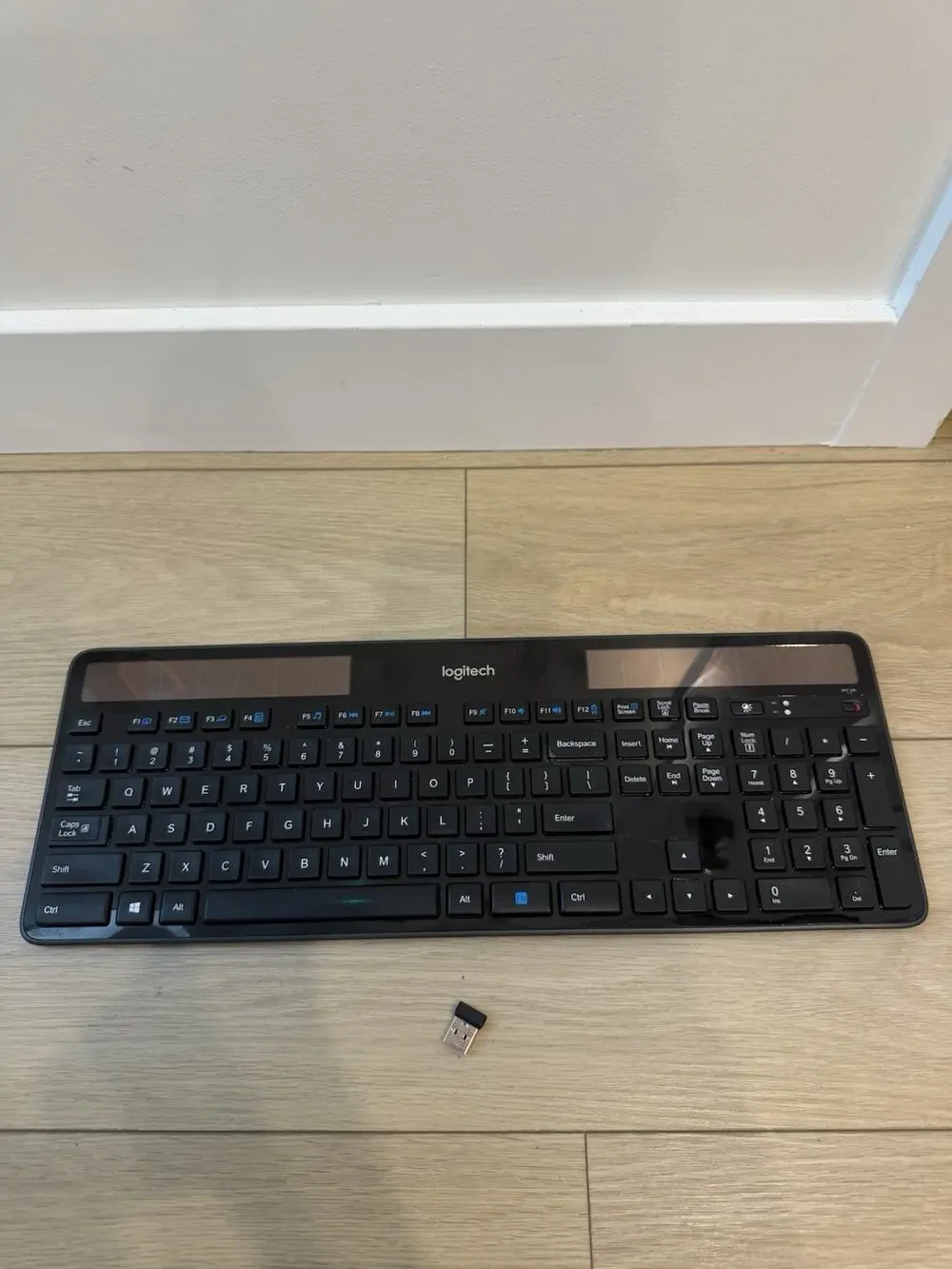 Logitech K750 Wireless Solar Keyboard -w/ Dongle Included -Black